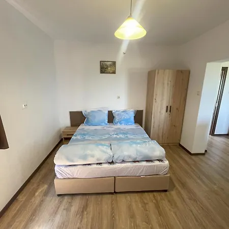 къща стария елен 펜션 Krivini